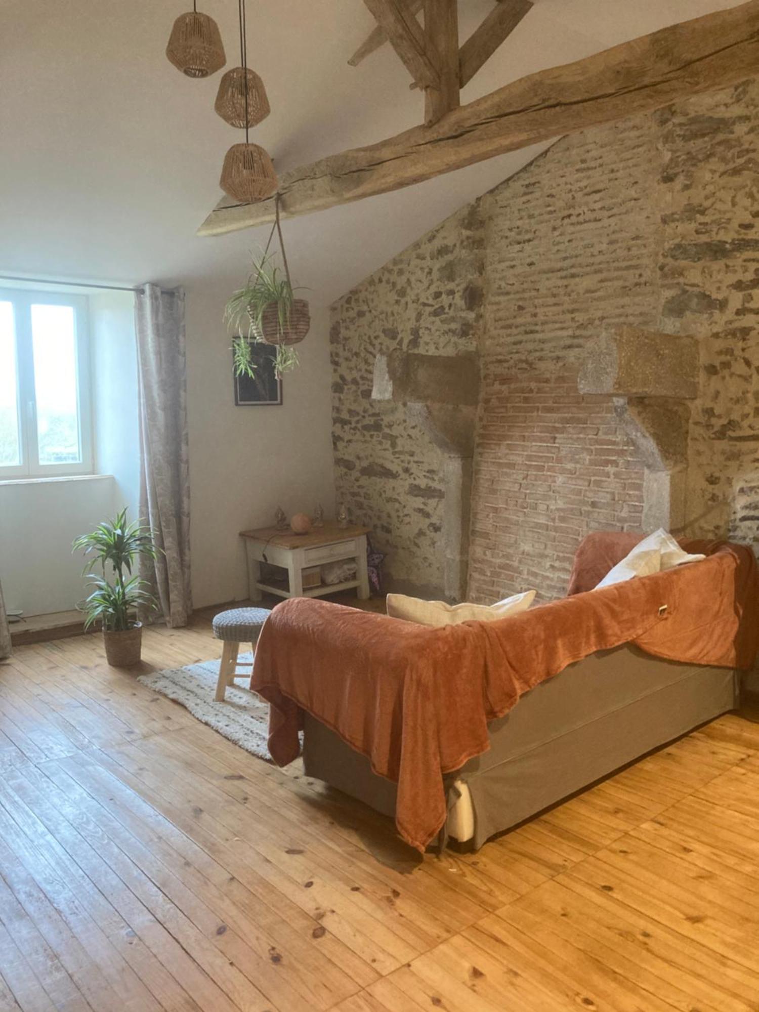 Premier Etage D Une Jolie Maison A La Campagne Montravers المظهر الخارجي الصورة